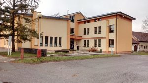 Kulturní prostor před ZUŠ Pečky od Alžběty P. Brůhové: Původní stav