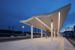 Nádraží ve Vsetíně má nové přístřešky.