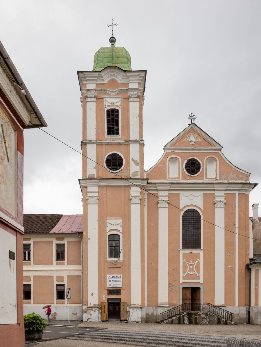 Autoři za svojí práci získali ocenění v soutěži CEZAR v kategorii Fenomény architektury. (Sadovsky & Architects, Apartmány v Rožnavě)