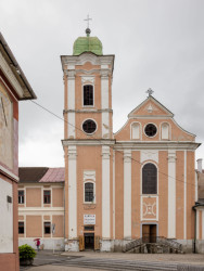Autoři za svojí práci získali ocenění v soutěži CEZAR v kategorii Fenomény architektury. (Sadovsky & Architects, Apartmány v Rožnavě)