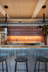 Další pokračování gastro paláce - vinárna (Alma, 
Neuhäusl Hunal)