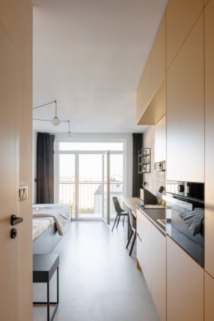 Pohled do bytu (Rekonstrukce ubytovny v Košicích; Atrium Architekti)