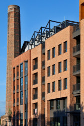 Dříve lihovar, dneska 240 bytů všech velikostí. A vyrostou další byty, kanceláře a restaurace.