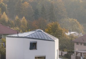 To proto, aby zůstal co největší prostor pro zahradu. (Rodinný dům nedaleko Olomouce, studio Malý Chmel)