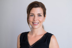 Architekta Tereza Janků je autorkou interiéru bytu v pražských Modřanech. Bytu dominují světlé barvy, přírodní materiály a nádech exotismu