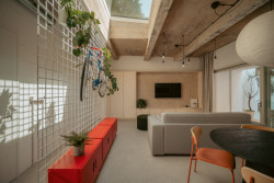 Střešní světlíky (Byt ve vnitrobloku; BekArch)