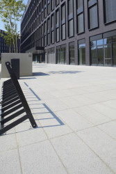 Administrativní komplex Rustonka v Praze-Karlíně, dlažba BEST-GIGANTICKÁ, CMC Architects