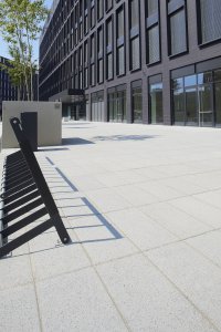 Administrativní komplex Rustonka v Praze-Karlíně, dlažba BEST-GIGANTICKÁ, CMC Architects