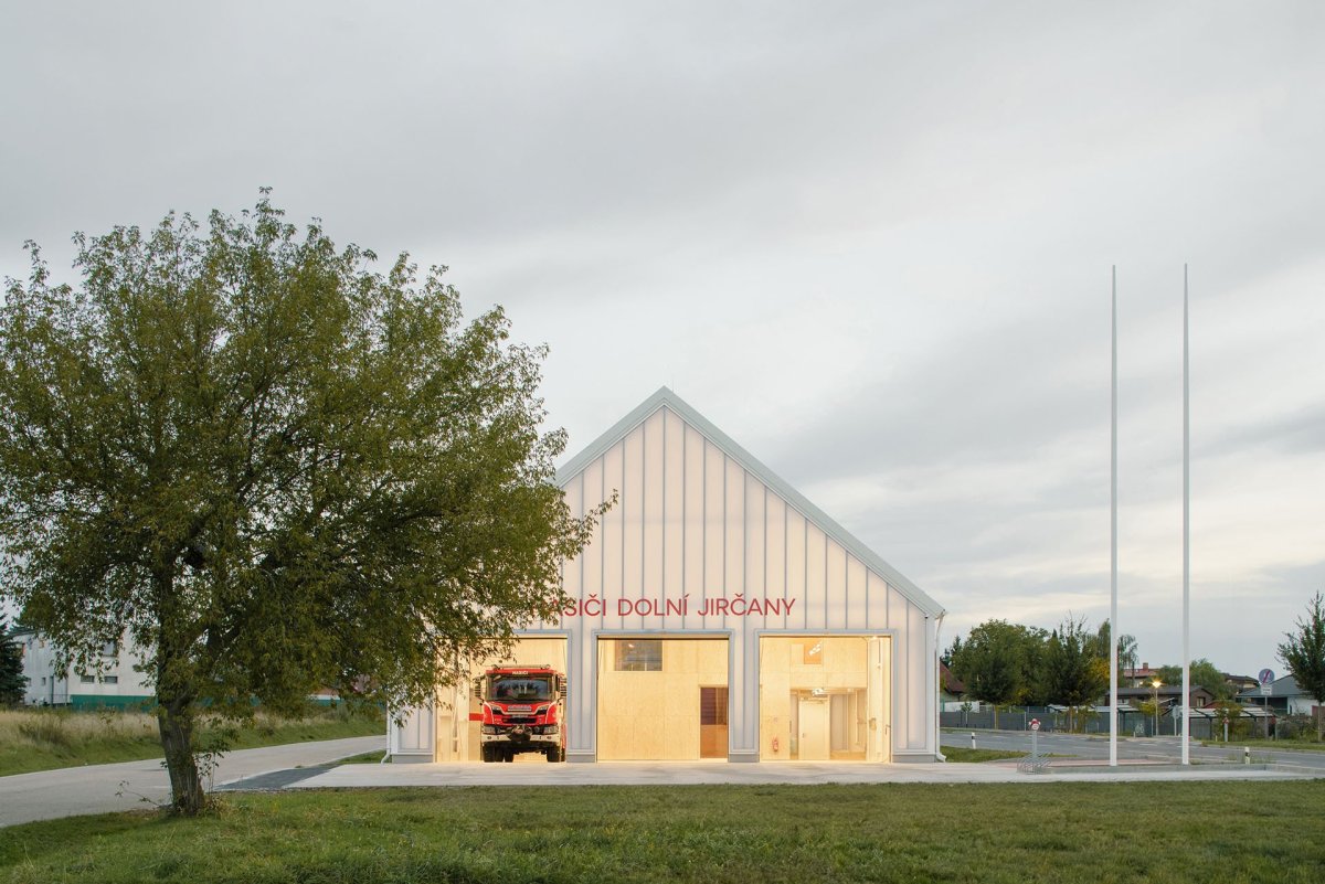 Hasičská stanice Dolní Jirčany, SOA architekti
