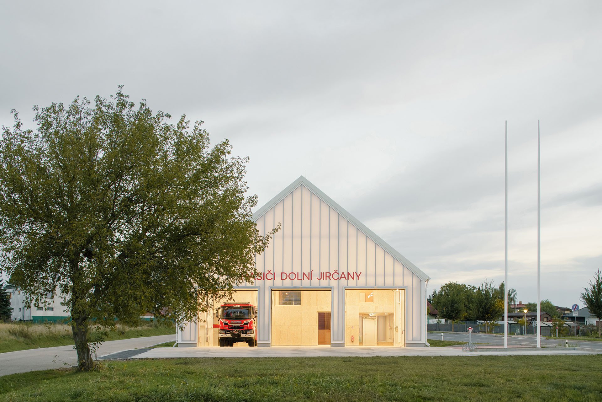 Hasičská stanice Dolní Jirčany, SOA architekti
