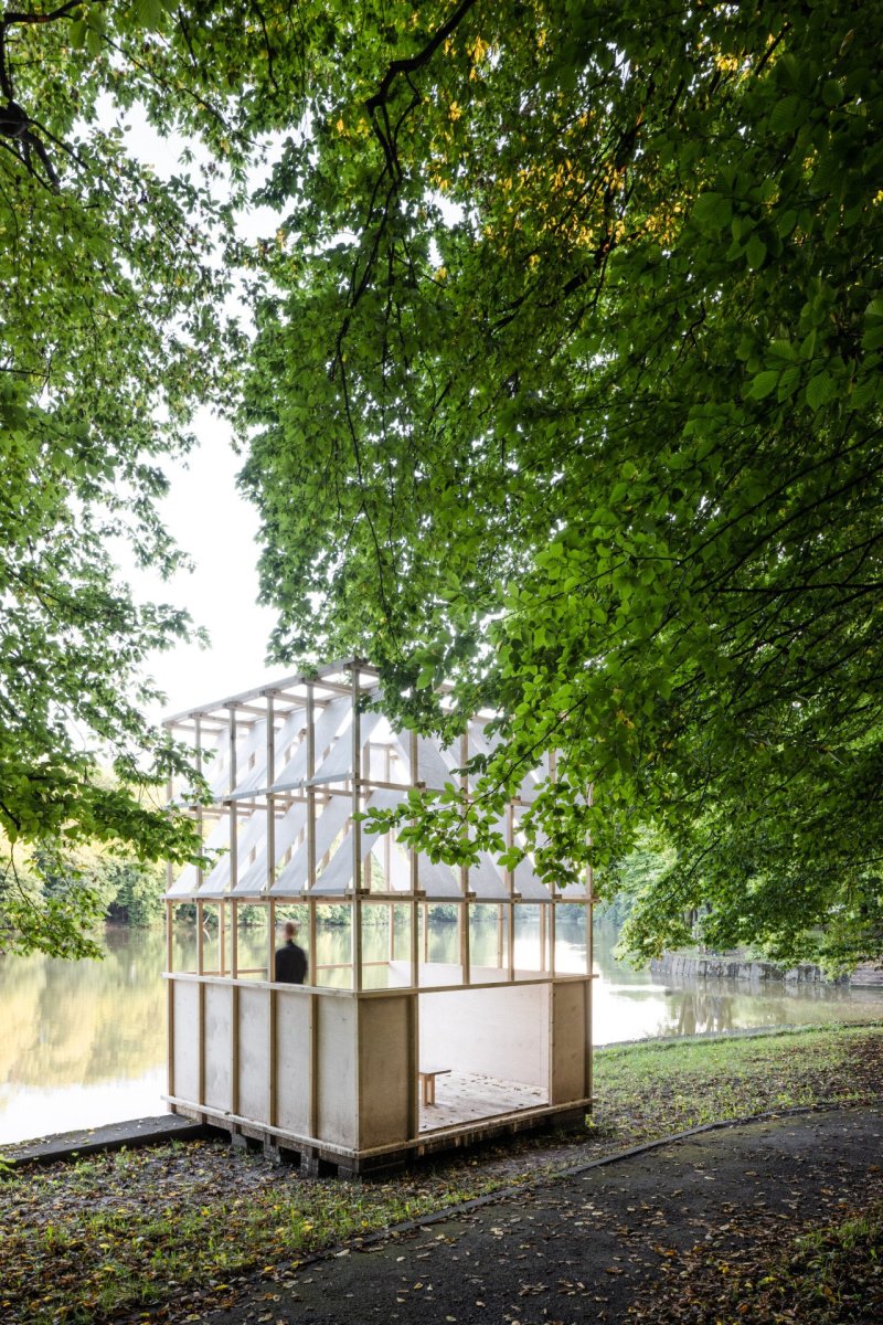 Tea house Pavilion, GRAU Architects: U staveb podobného typu je velice těžké určit, zda se návštěvník nachází venku, či uvnitř