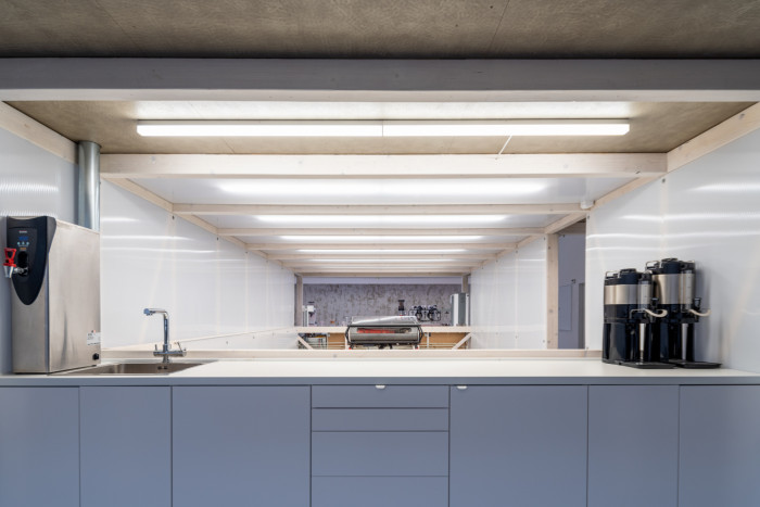 Coffee hub GROUNDS, KOGAA / Alexandra Georgescu, Tomas Kozelsky, Viktor Odstrčilík, Kateřina Baťková, Josef Řehák, Kateřina Čenovská