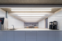 Coffee hub GROUNDS, KOGAA / Alexandra Georgescu, Tomas Kozelsky, Viktor Odstrčilík, Kateřina Baťková, Josef Řehák, Kateřina Čenovská