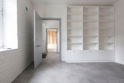 Obecní knihovna ve Statenicích, majo architekti / Jan Jaroš, Martin Poláček.