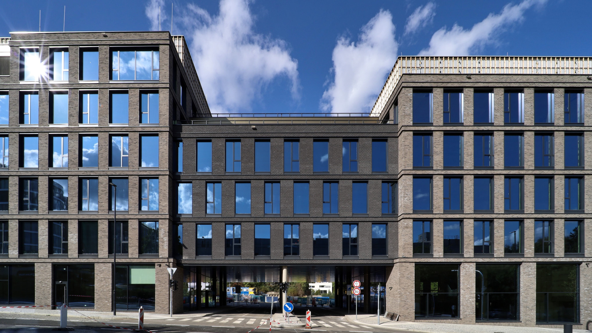 Budova Metalica na Nové Waltrovce je první budovou u nás, na níž byl použit moderní fasádní systém Bricknology.