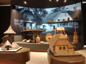 Původní muzeum bylo založeno roku 1895 s cílem shromažďovat duchovní a hmotné památky charakterizující oblast českého Horácka. (Národopisná expozice, Muzeum Dr. Aleše Hrdličky v Humpolci)