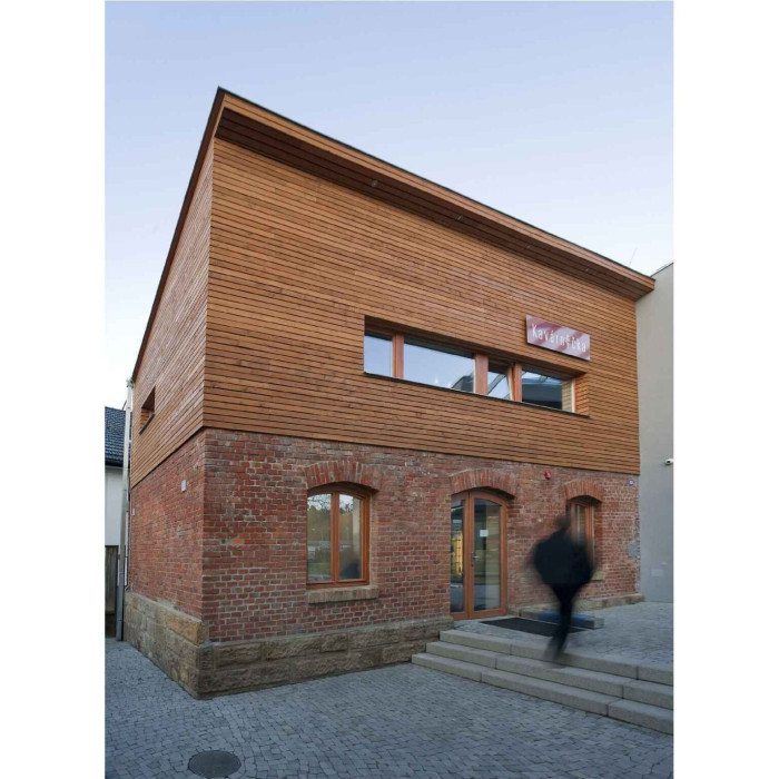  (Obchodní centrum v Rožnově pod Radhoštěm; Kamil Mrva, Dodavatel E B stavební)