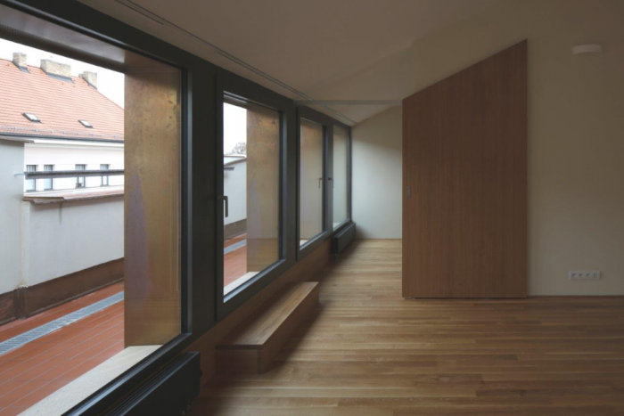 LÁBUS AA - Architektonický ateliér, rekonstrukce a nástavba bytového domu