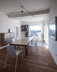 Mjölk architekti, Palmovka Jihlava / Rekonstrukce části průmyslového areálu Jihlavan, jednací místnost s knihovnou – foto