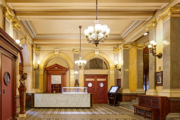 Cateringové pulty pro Národní divadlo, Boq architekti