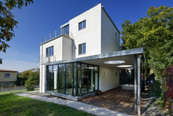 Ťoupalíkova vila, Studio Hangár