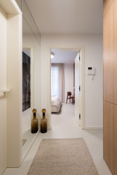 Interiérová designérka Diana Perknovská navrhla byt pro svou sestru, ve kterém se snoubí světlé barvy s přírodními materiály