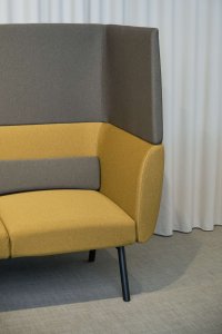 "Systém Nido se skládá z několika prvků navržených tak, aby se daly různými způsoby vzájemně kombinovat, velmi snadno smontovat a vytvářely možnosti sezení, které jsou co do velikosti, tvaru a funkce téměř neomezené," píše o NIDO LD Seating na svém webu.