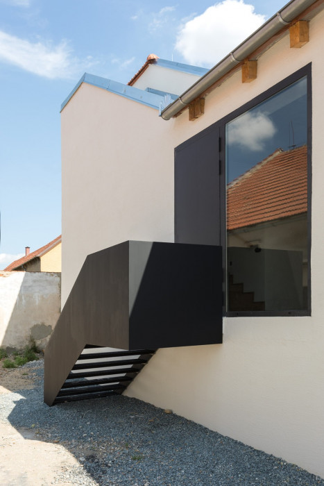 Rekonstrukce hospody se sálem v Máslovicích od bod architekti