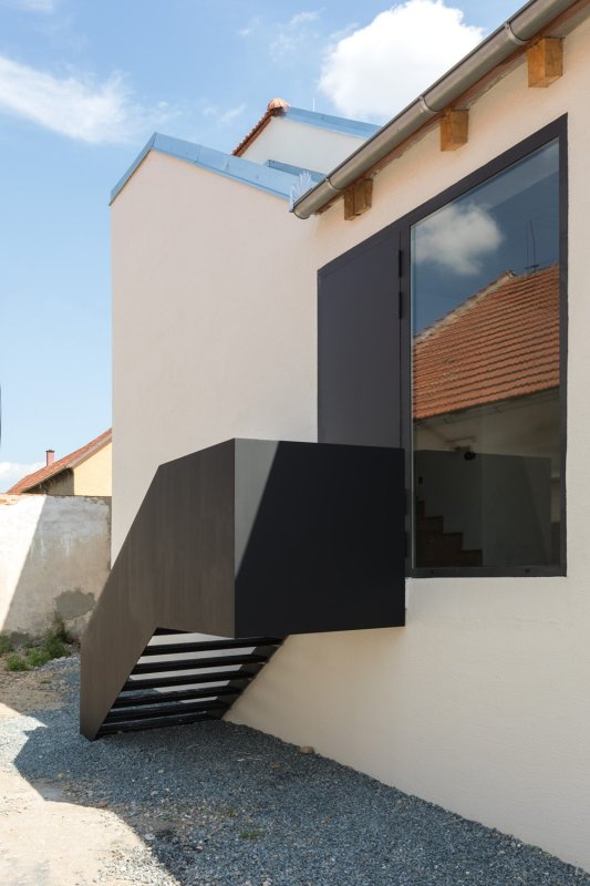 Rekonstrukce hospody se sálem v Máslovicích od bod architekti