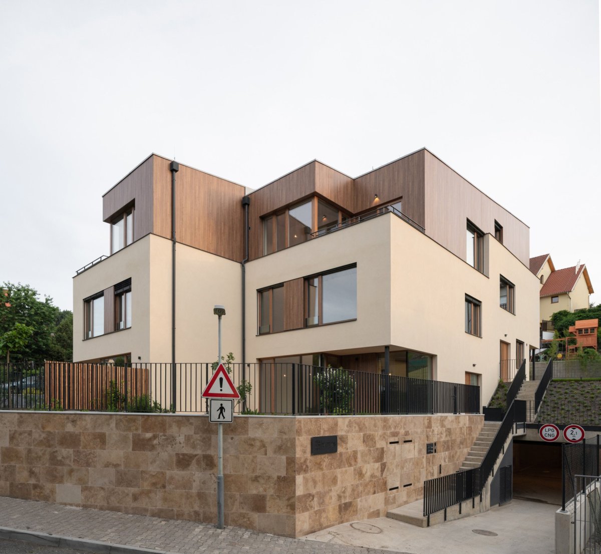 Brněnští architekti z ateliéru SENAA zrealizovali viladům v Praze