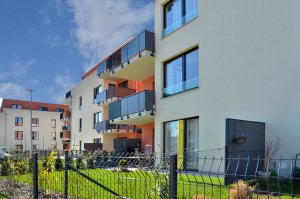 Uplatnění fasádních desek Cembrit Raw na balkónových konstrukcích - foto