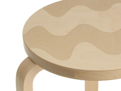 Stool 60 s intarzií podle designérů z Marimekka