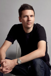 Úvodní část Designblok Talks bude moderovat šéfredaktor Dezeenu, Max Fraser. 