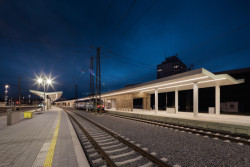 Nádraží ve Vsetíně má nové přístřešky.