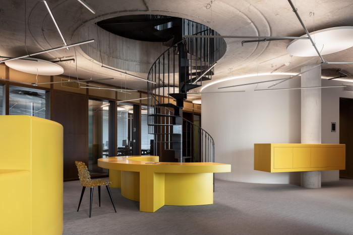 Interiér osmého podlaží Drnu od Studio acht a Vos Interieur