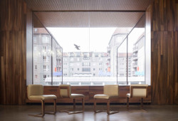 Simon Schnepp a Morgane Renou: fotografická série České velvyslanectví v Berlíně, 2021–2022