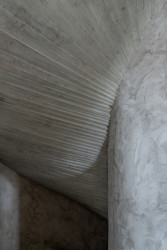 Detail schodiště (Rodinný dům v Břevnově; OTA atelier)