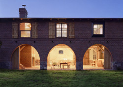 Thomas Kröger Architekten, rekonstrukce stodoly ve Fergitz, foto