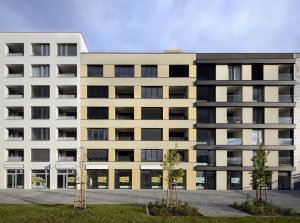 Pergamenka kombinuje různé dekory fasád (Rezidenční bydlení vzniklo z holešovického brownfieldu; A69 architekti)