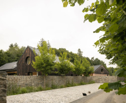 Náš Mlýn – objekt v Ochozu u Kounic vlastní a postupně buduje manželský architektonický pár Nikol a Victor Cojocaru. Je obklopený přírodou a lesy, přičemž oplocený areál zajišťuje svatebním hostům dostatek soukromí.