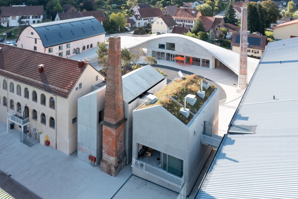 SOIL + FREAKS – Site Verrier de Meisenthal: Historický areál doplnily moderní betonové objekty