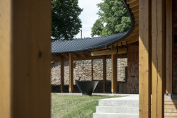 Společenský sál farního centra v Lidečku od studia AEIOU