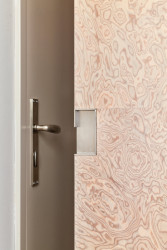 Kořenová dýha a zachráněná původní klika