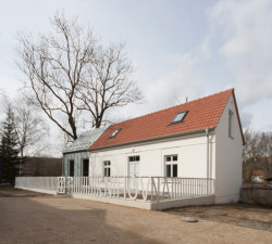 Obecní knihovna ve Statenicích, majo architekti / Jan Jaroš, Martin Poláček.