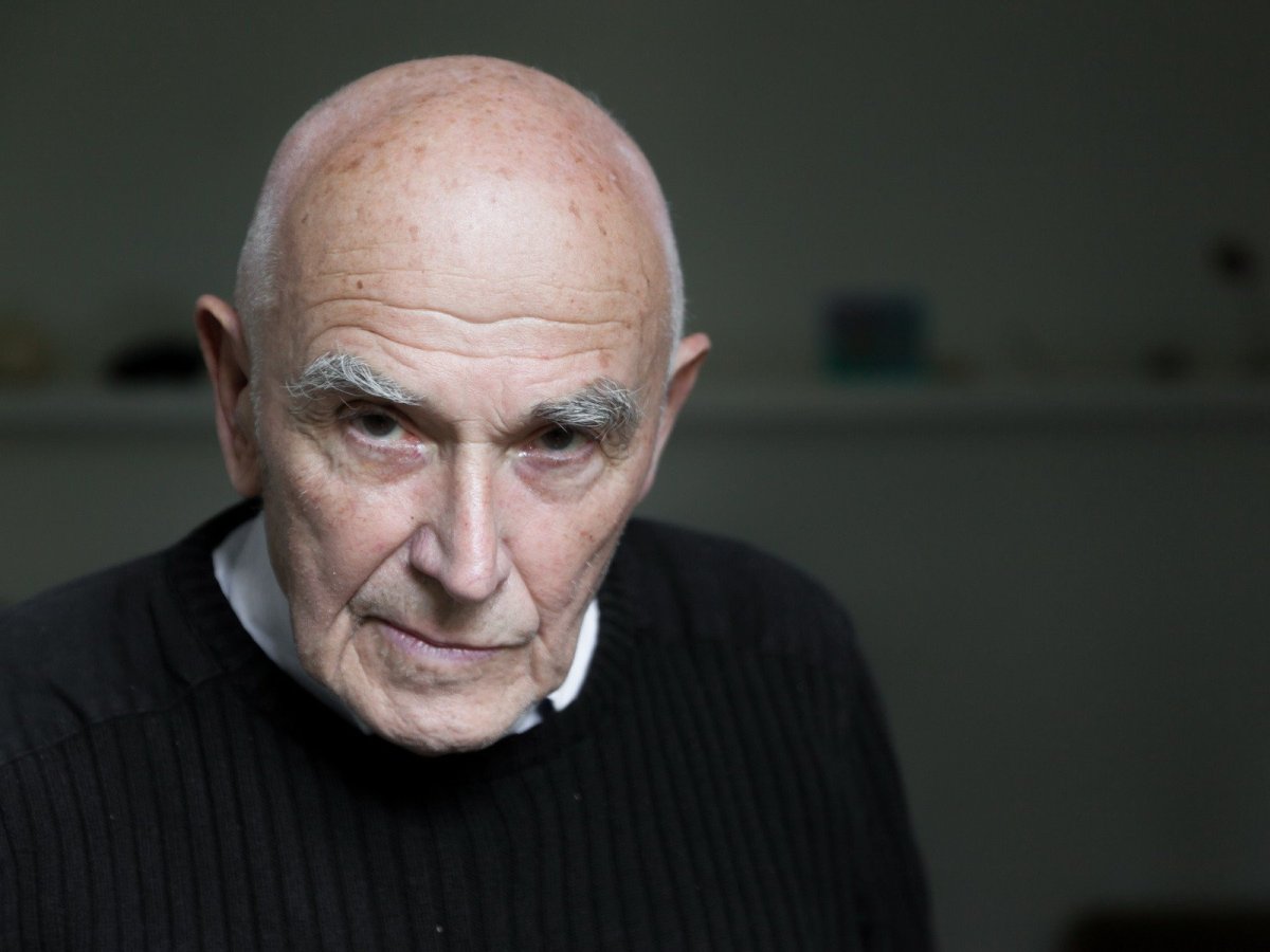VÁCLAV CIGLER je sochař, architekt, grafik, pedagog, autor projektů v krajině a uměleckých intervencí v oblasti architektury architektury