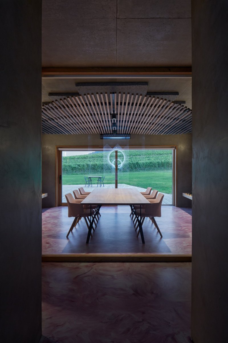 Nový wine bar Reisten v Pavlově od studia ORA