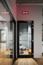 Redesign kaceláří Redbull, 2.patro - kabinka, Kunc Architects,