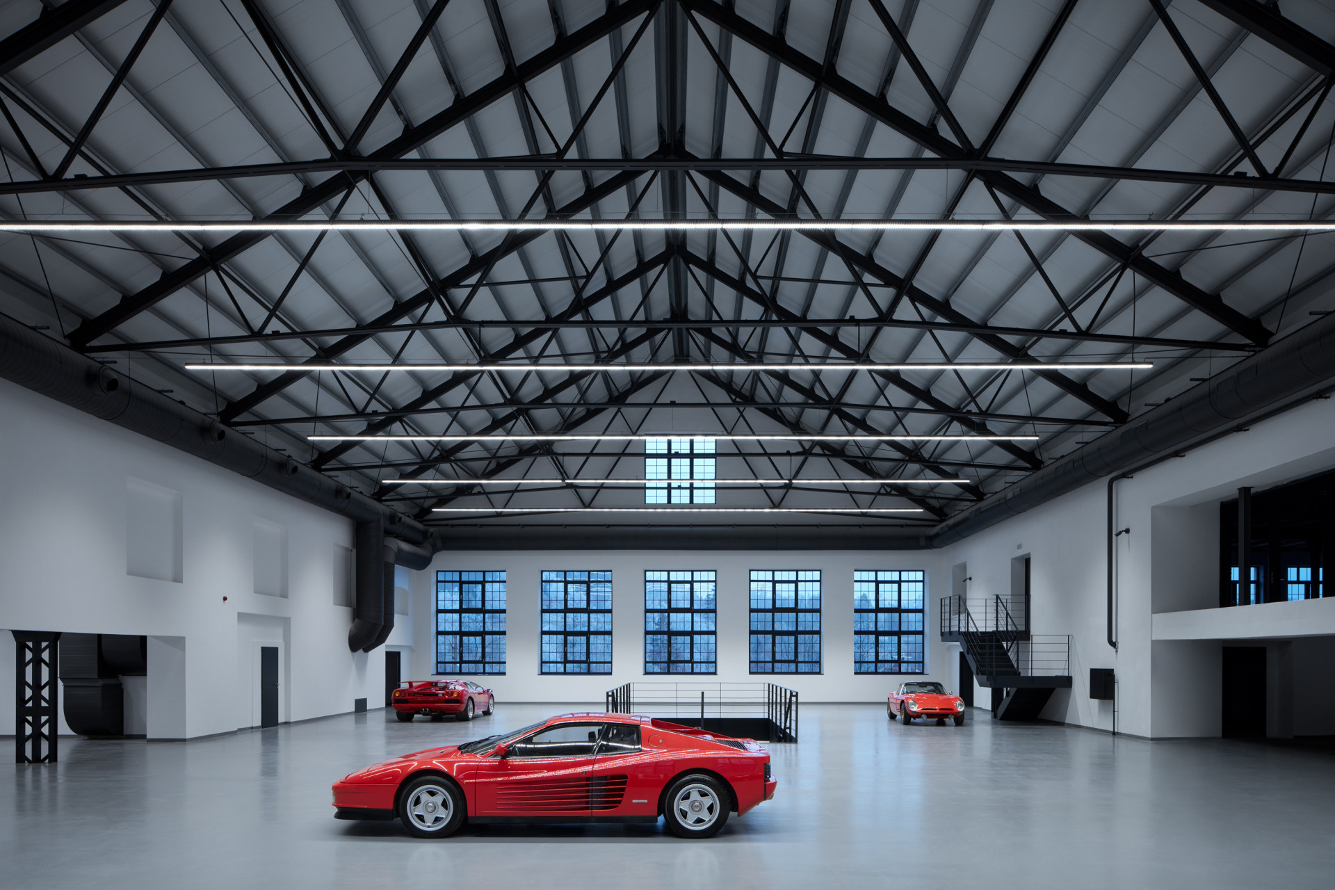 Přesná kopie původní konstrukce, okna nová plastová se snahou o zachování tvaru.(Automoto muzeum v Lučanech nad Nisou, studio ARCHIDEE, architekt Ondřej Novosad)