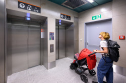 Zrekonstruovaná stanice metra Jiřího z Poděbrad je nově přístupná i osobám s omezenou schopností pohybu a orientace. 