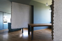 Houses of Cards, Dog House, Elastico Farm